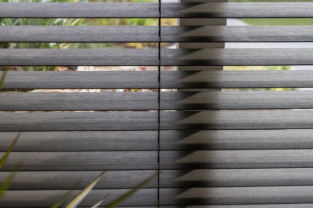 Houten jaloezieën met ladderband op maat